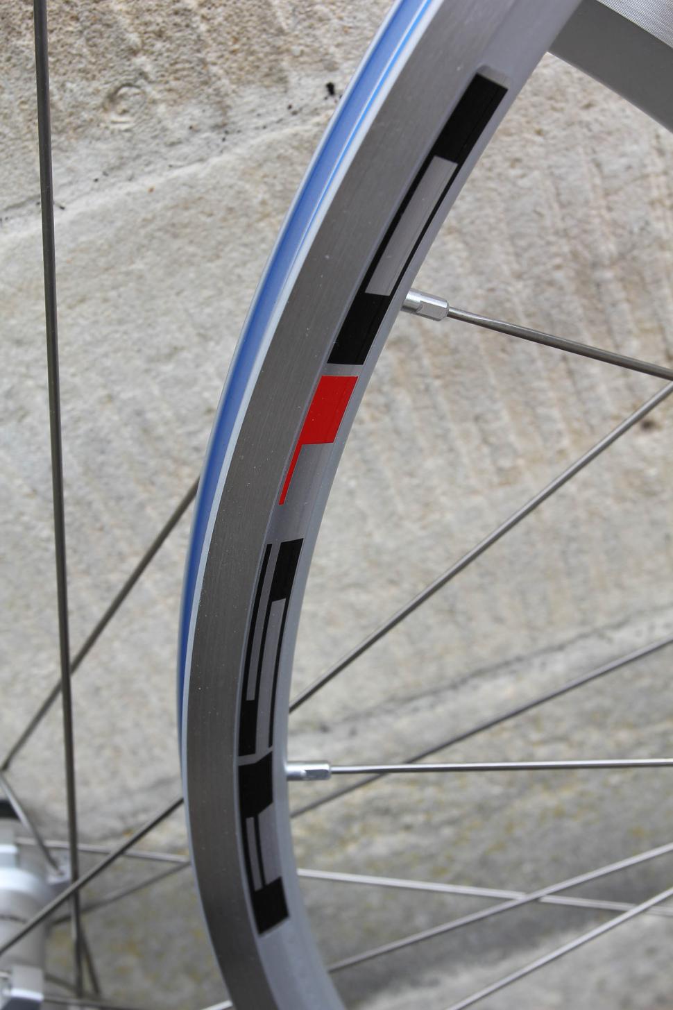 Shimano rs010 road store wheelset